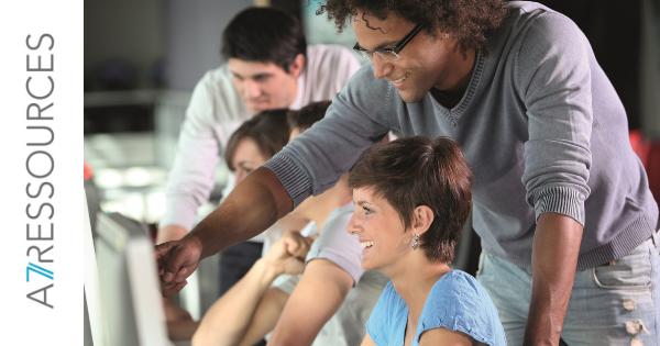 Des collègues travaillent